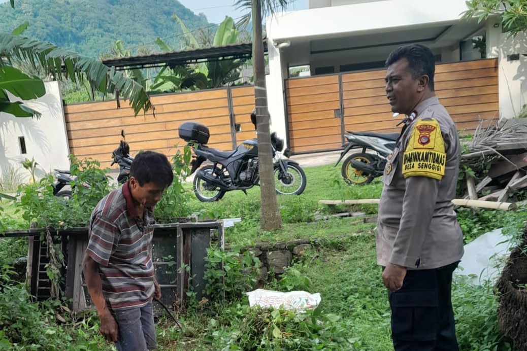 Dukung Ketahanan Pangan, Bhabinkamtibmas Ajak Warga Krandangan Bertani dan Beternak