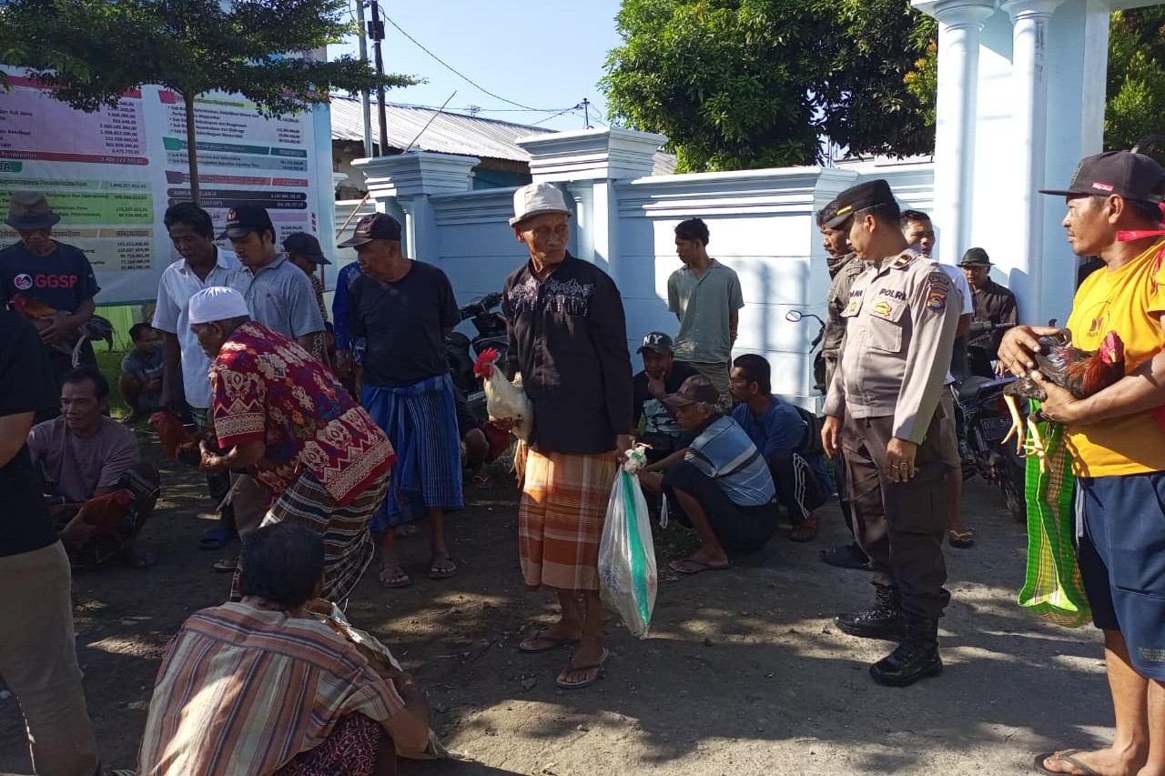 Silaturahmi Polres Lombok Barat di Pasar Segenter Warga Diajak Aktif Jaga Keamanan