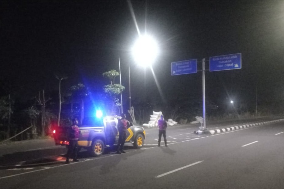 Tingkatkan Keamanan, Polres Lombok Barat Intensifkan Patroli Blue Light di Jalur Bypass BIL II