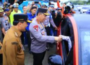 Kapolri Sapa Pemudik di Tol Kalikangkung, Sampaikan Pesan Utamakan Keselamatan