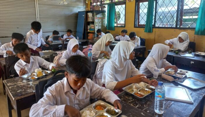 Program Makan Bergizi Gratis Dilaksanakan Aman di Desa Bengkel dan Merembu