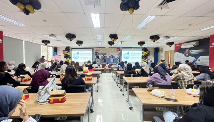 Perempuan Muda Didorong Peduli #Cari_aman Saat Berkendara