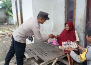 Peduli Lansia, Polsek Sekotong Distribusikan Bantuan di Dusun Ketapang