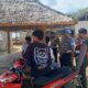 Lombok Barat, NTB – Kepolisian Sektor Sekotong, Polres Lombok Barat, Polda NTB, terus menunjukkan komitmennya dalam menjaga stabilitas keamanan dan ketertiban masyarakat (kamtibmas). Upaya ini diwujudkan melalui giat patroli rutin yang menyasar obyek vital dan obyek wisata, salah satunya Pantai Kemos di Desa Sekotong Barat. Kegiatan ini bertujuan utama untuk mengantisipasi tindak kriminalitas 3C (Curas, Curat, Curanmor) serta berbagai potensi gangguan kamtibmas lainnya. Patroli Rutin Demi Rasa Aman Pengunjung dan Pengelola Wisata Pada Senin, 2 Juni 2025, sekitar pukul 12.30 WITA hingga selesai, Personel Polsek Sekotong melaksanakan patroli intensif di Pantai Kemos yang menjadi salah satu destinasi favorit di wilayah Sekotong menjadi fokus utama kegiatan ini, Senin (2/6/2025). Kapolres Lombok Barat, Polda NTB, AKBP Yasmara Harahap, S.I.K., melalui Kapolsek Sekotong Iptu I Ketut Suriarta, S.H., M.I.Kom., menegaskan bahwa selain pengawasan terhadap potensi tindak kejahatan, patroli juga difokuskan untuk memberikan rasa aman dan nyaman bagi masyarakat serta para pengelola obyek wisata. "Kami secara rutin melaksanakan patroli di obyek vital dan obyek wisata. Ini adalah bentuk kehadiran polisi di tengah masyarakat, memastikan bahwa mereka dapat beraktivitas dengan tenang dan aman," ujar Iptu I Ketut Suriarta, S.H., M.I.Kom., saat ditemui secara terpisah. Kapolsek menambahkan bahwa kegiatan ini bukan hanya sekadar patroli fisik, tetapi juga sebagai sarana komunikasi dua arah antara kepolisian dan masyarakat. Edukasi dan Himbauan untuk Kewaspadaan Bersama Dalam pelaksanaannya, personel Polsek Sekotong tidak hanya melakukan pengawasan, tetapi juga aktif memberikan himbauan kepada masyarakat dan pengelola obyek wisata Pantai Kemos. Himbauan tersebut mencakup pentingnya untuk selalu waspada terhadap lingkungan sekitar dan mewaspadai perubahan cuaca ekstrem yang dapat terjadi kapan saja. Hal ini mengingat wilayah Sekotong yang juga rentan terhadap dampak cuaca tak menentu, khususnya bagi aktivitas di area pantai. "Kami mengingatkan kepada seluruh masyarakat, khususnya pengelola dan pengunjung Pantai Kemos, untuk selalu meningkatkan kewaspadaan. Perhatikan barang bawaan, dan jangan ragu untuk melapor jika melihat hal-hal yang mencurigakan," jelasnya. Selain itu, kolaborasi dan sinergi dengan aparat kepolisian juga terus digalakkan guna menciptakan sitkamtibmas yang benar-benar kondusif. "Keamanan adalah tanggung jawab kita bersama," tegasnya. Respon Positif dari Masyarakat Kehadiran personel kepolisian di lokasi obyek wisata Pantai Kemos secara langsung dirasakan manfaatnya oleh masyarakat. Banyak yang menyambut baik kegiatan patroli ini karena dapat memberikan rasa aman dan nyaman, terutama di tengah potensi keramaian dan peningkatan aktivitas wisata. "Kami sangat senang dengan adanya patroli dari polisi. Rasanya lebih tenang kalau ada bapak-bapak polisi yang berpatroli di sini, apalagi ini kan tempat wisata, jadi bisa mencegah hal-hal yang tidak diinginkan," ungkap salah seorang pengelola warung di Pantai Kemos yang enggan disebutkan namanya. Respon positif ini menjadi indikasi keberhasilan Polsek Sekotong dalam membangun kepercayaan dan kemitraan dengan masyarakat.