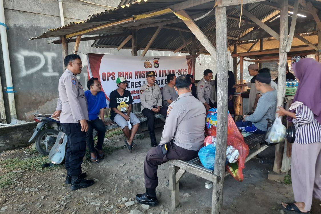 Polres Lombok Barat Gelar Operasi Kamtibmas di Pasar Segenter