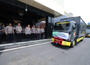 Polda Jatim Berangkatkan Bantuan Kemanusiaan untuk Warga Terdampak Erupsi Semeru