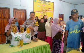 Hindari Penyimpangan Bhabinkamtibmas Polsubsektor Palibelo Monitoring Penyaluran Bantuan Beras Bagi Warga Binaan